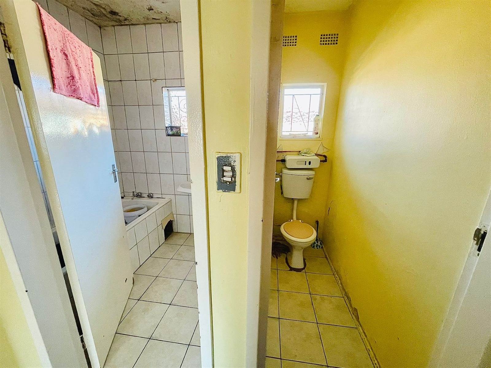 6 Bed Apartment in Rosettenville photo number 16