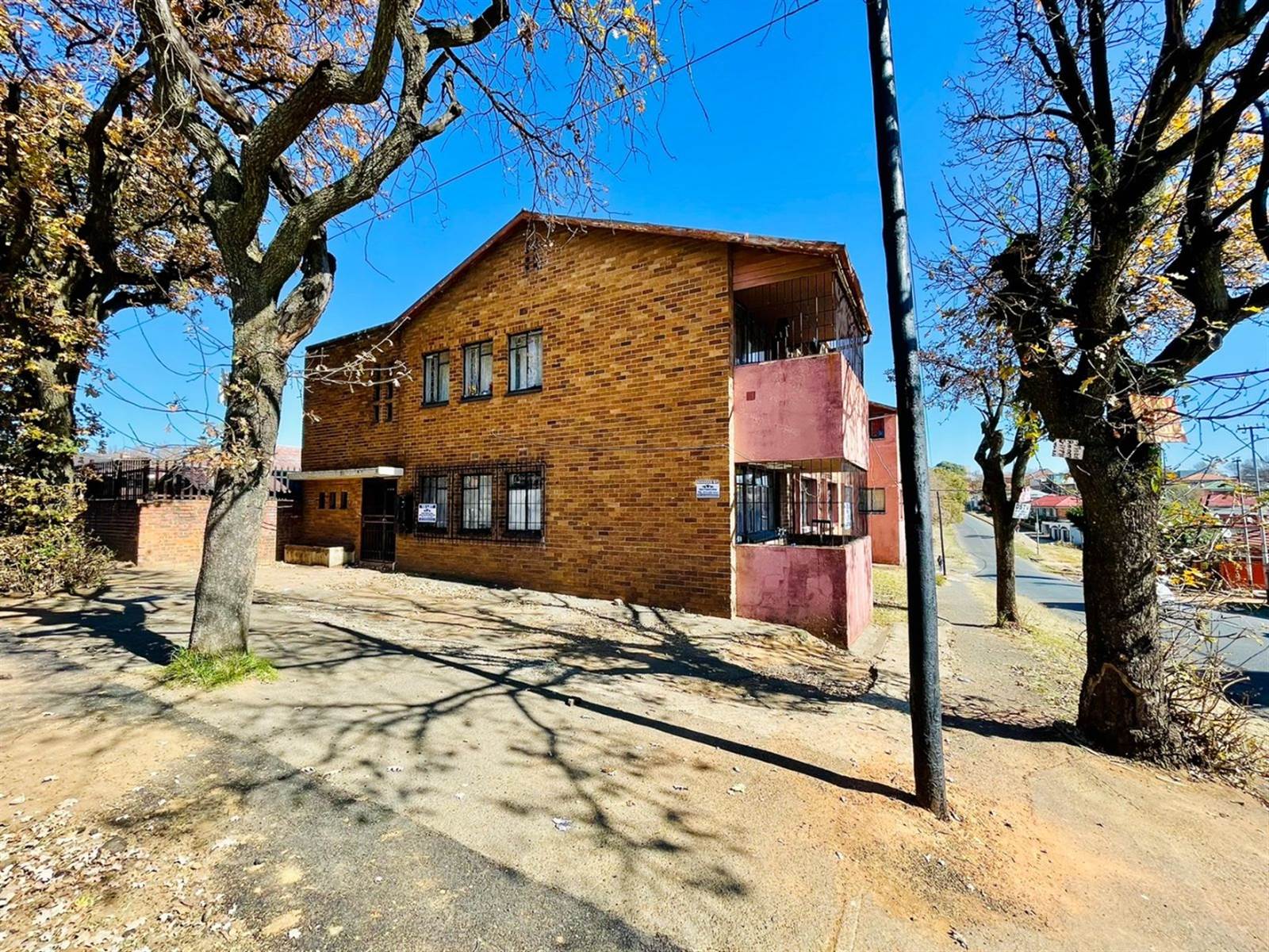 6 Bed Apartment in Rosettenville photo number 3