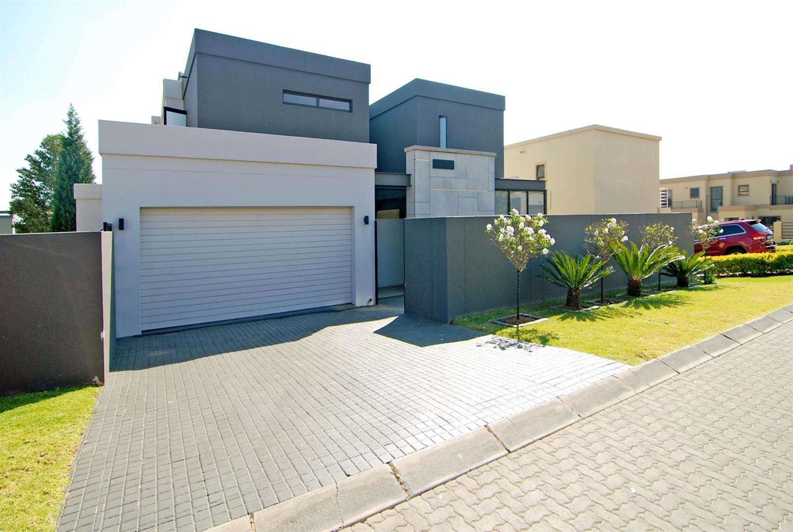 4 Bed House in Kyalami photo number 2