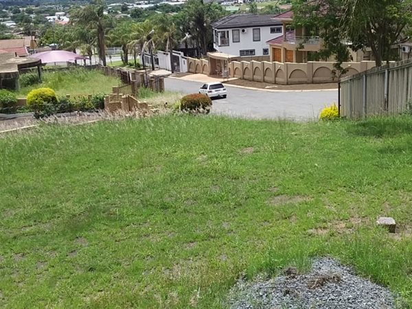 915 m² Land available in Rose Park