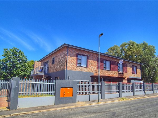 3 Bed Duplex in Paarl Central East
