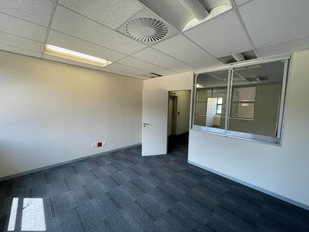 208  m² Commercial space in Rosebank photo number 17
