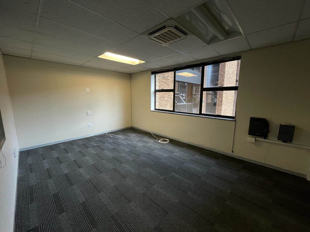 208  m² Commercial space in Rosebank photo number 15
