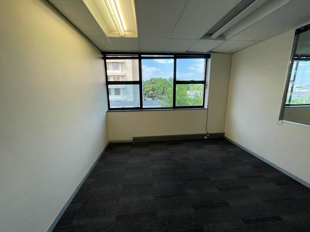 208  m² Commercial space in Rosebank photo number 19