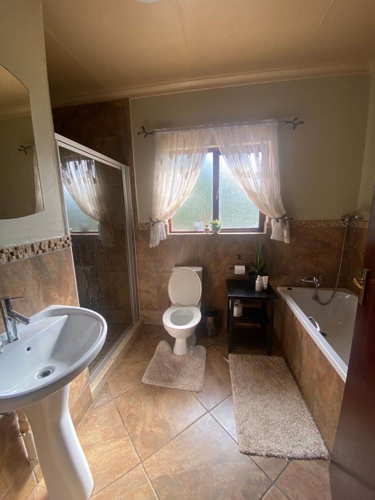 4 Bed House in Thabazimbi photo number 21