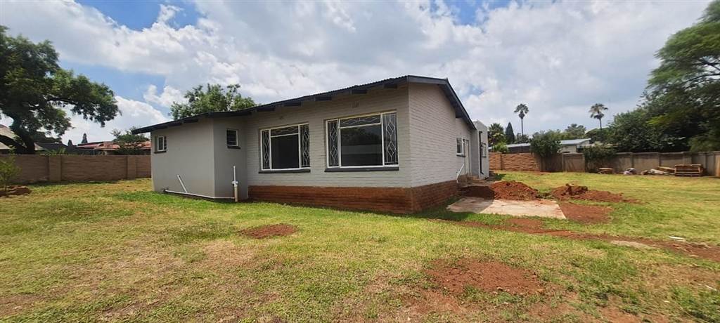 3 Bed House in Rensburg photo number 21
