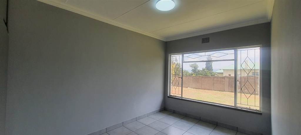 3 Bed House in Rensburg photo number 9