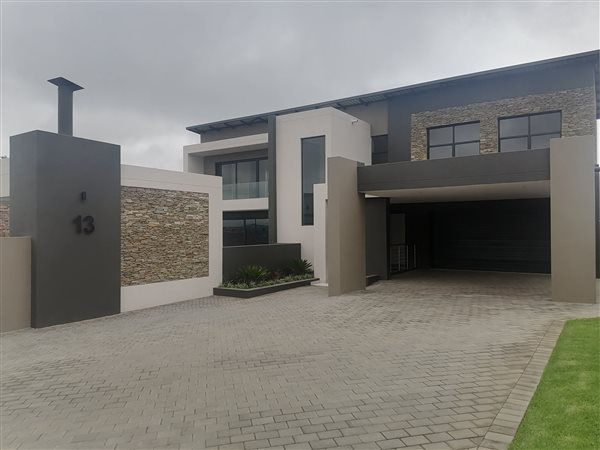 4 Bed House in Midstream Ridge Estate