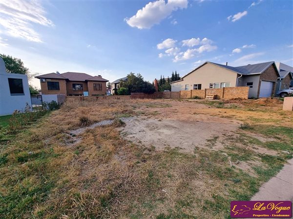 490 m² Land