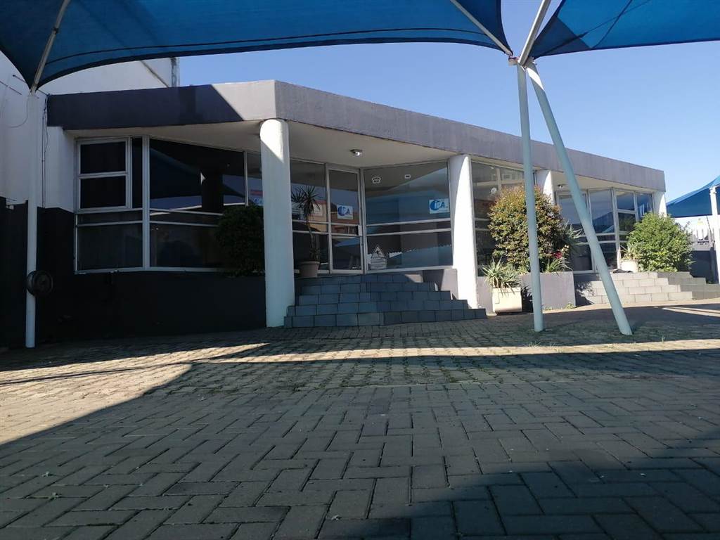 1000  m² Commercial space in Krugersdorp Central photo number 2