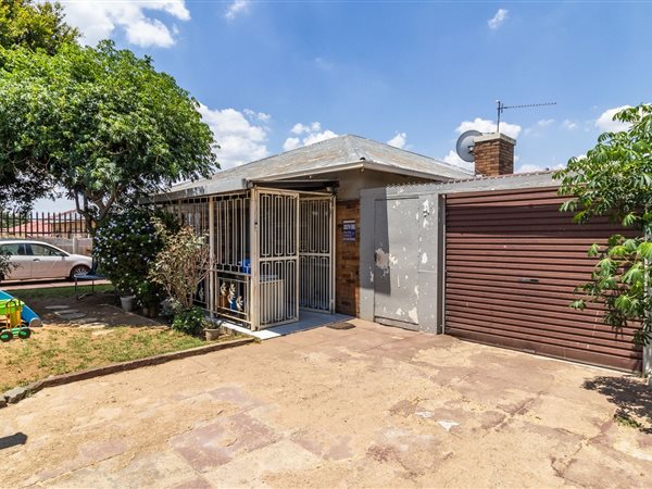3 Bedroom House 3 Bedroom House