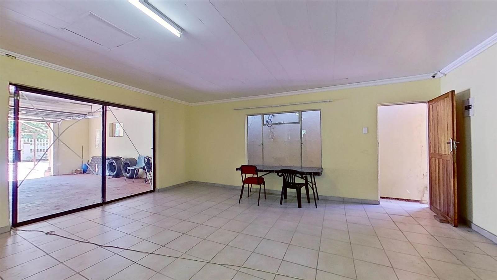 1 Bed Apartment in Wilkoppies photo number 8