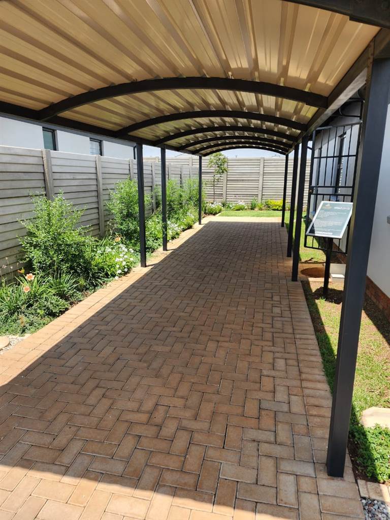 3 Bed House in Rosettenville photo number 3