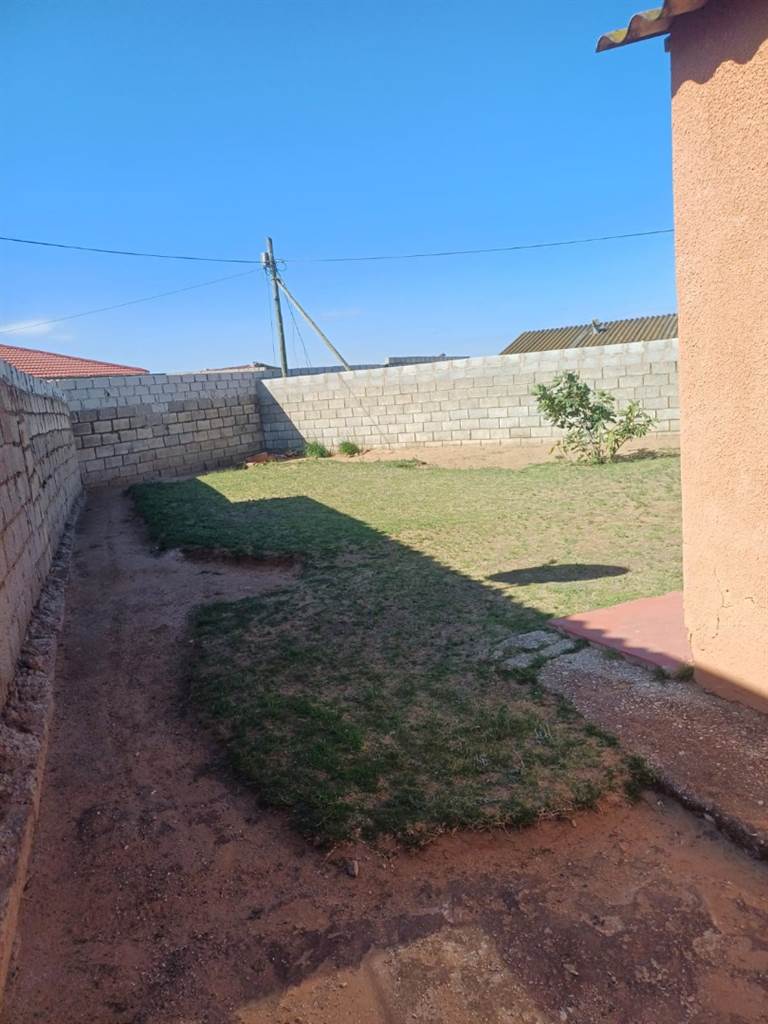 2 Bed House in Zwide photo number 4