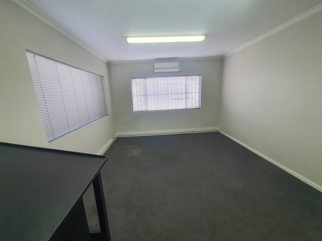 300  m² Commercial space in Sidwell photo number 16