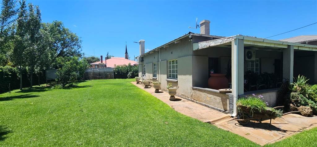 3 Bed House in Barkly West photo number 2