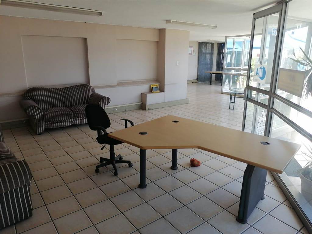 1000  m² Commercial space in Krugersdorp Central photo number 11