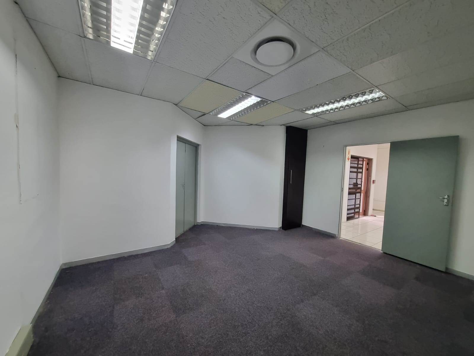144  m² Commercial space in Hatfield photo number 7
