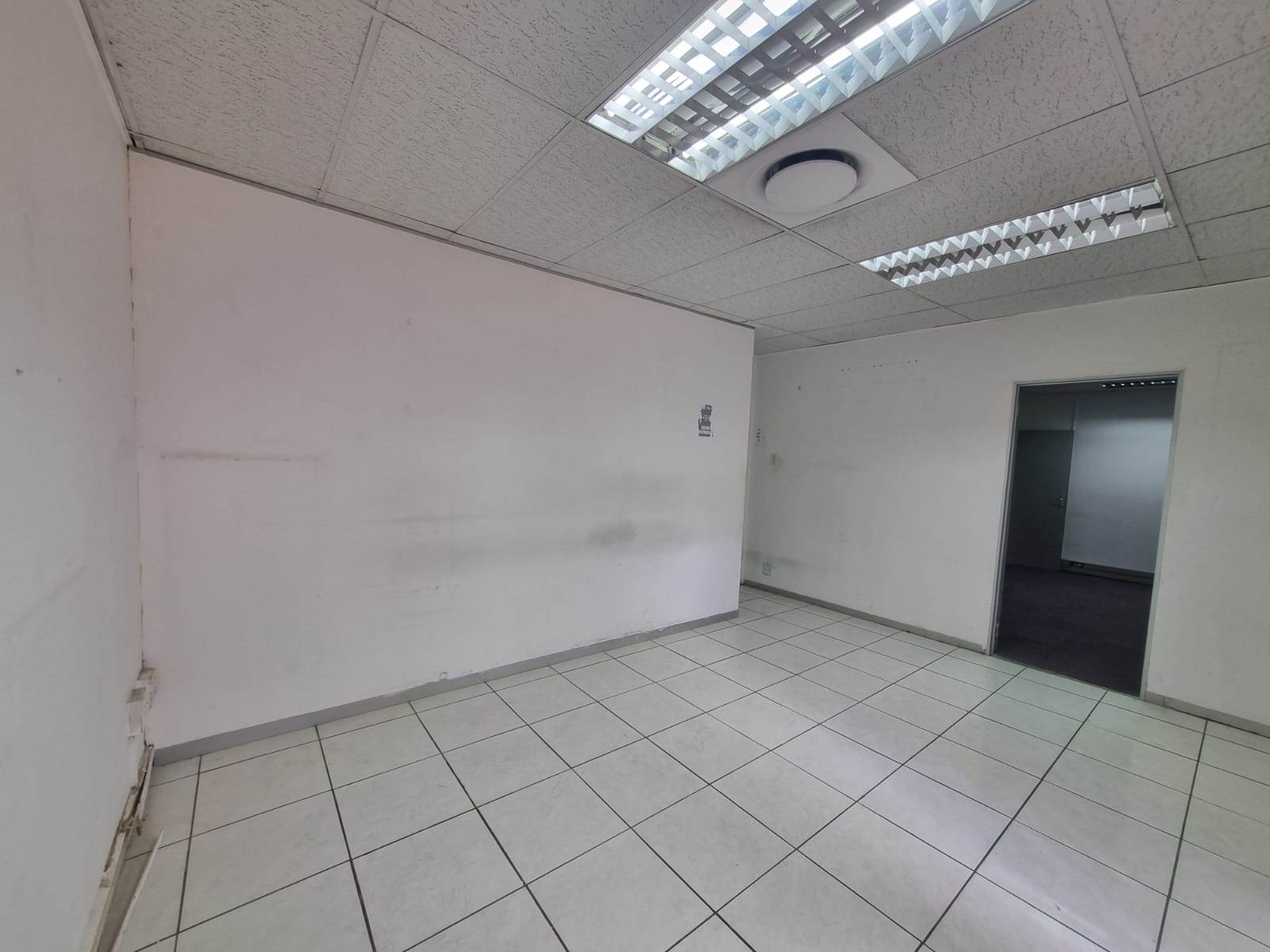 144  m² Commercial space in Hatfield photo number 10