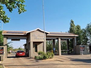 1.1 ha Land available in Blue Saddle Ranches