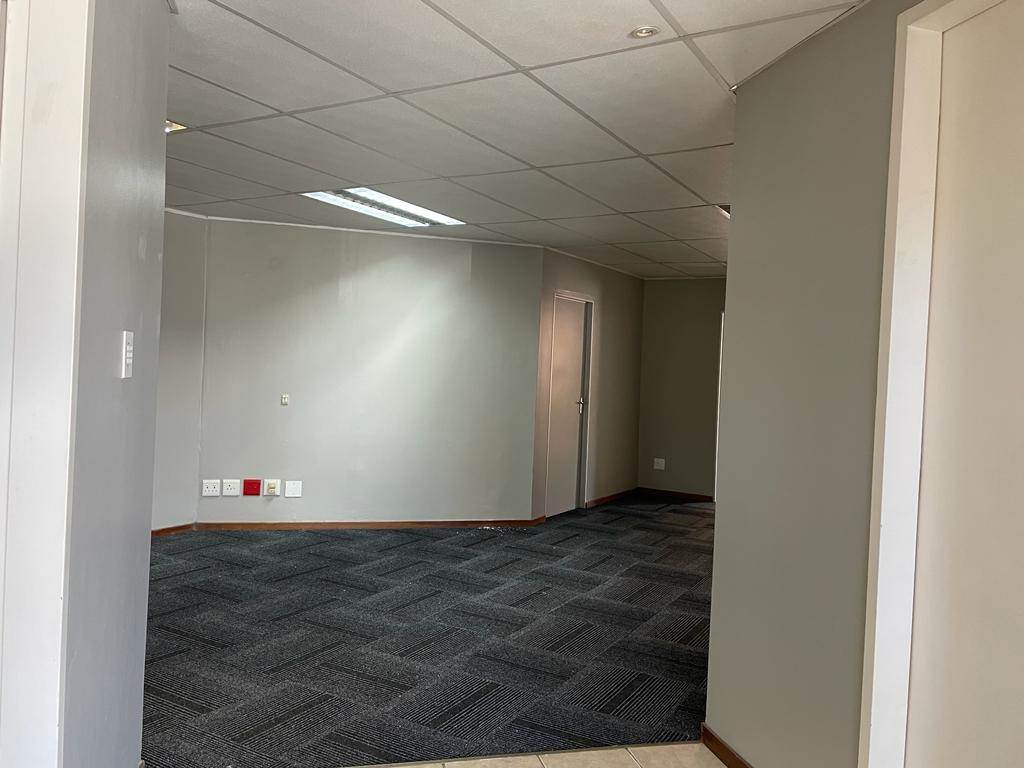 282  m² Commercial space in Midridge Park photo number 8