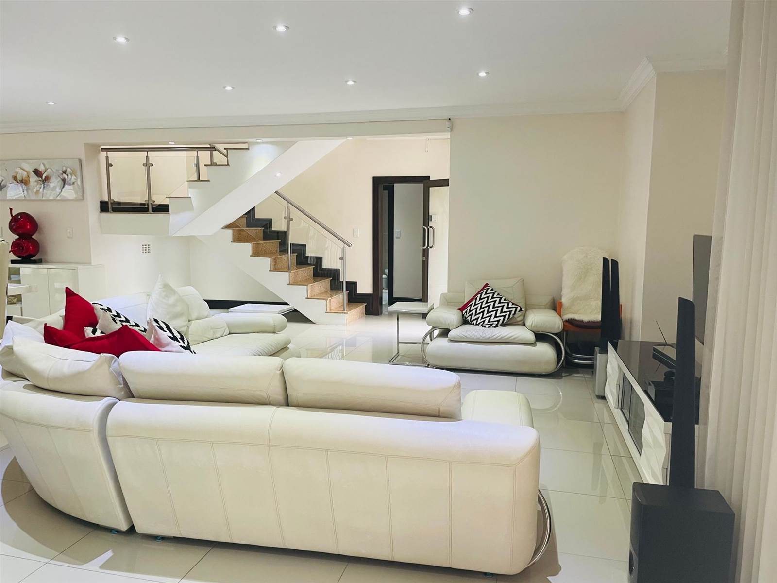 6 Bed House in Zambezi Country Estate photo number 4