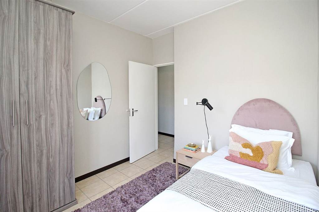 2 Bed Apartment in Bergbron photo number 3