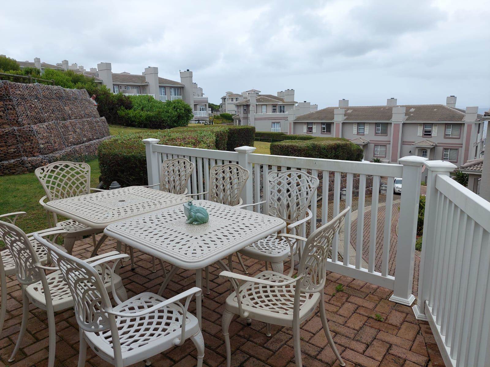 2 Bed Apartment in Pinnacle Point Golf Estate photo number 2