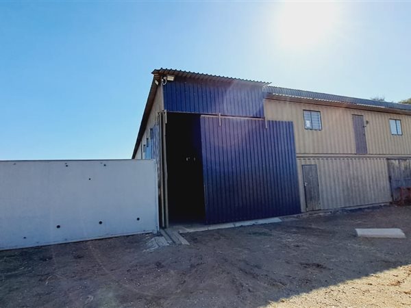660 m² Industrial space 660 m² Industrial space
