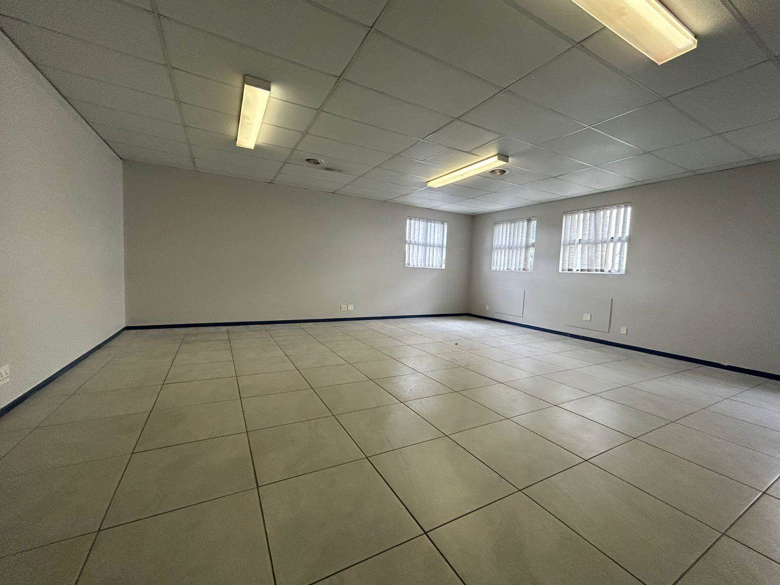 76  m² Commercial space in Northcliff photo number 8