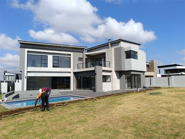 4 Bedroom House 4 Bedroom House
