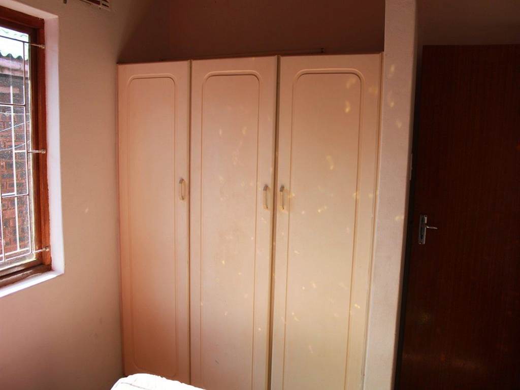 2 Bed Townhouse in Widenham photo number 7