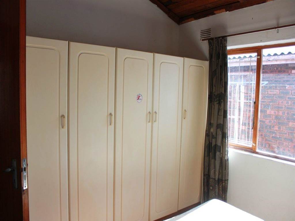 2 Bed Townhouse in Widenham photo number 9