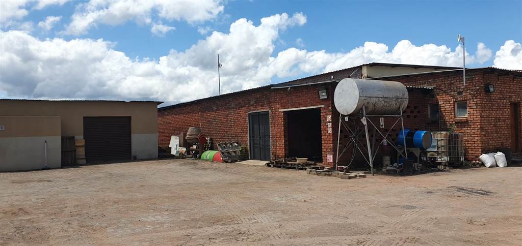 1200  m² Industrial space in Louis Trichardt photo number 2