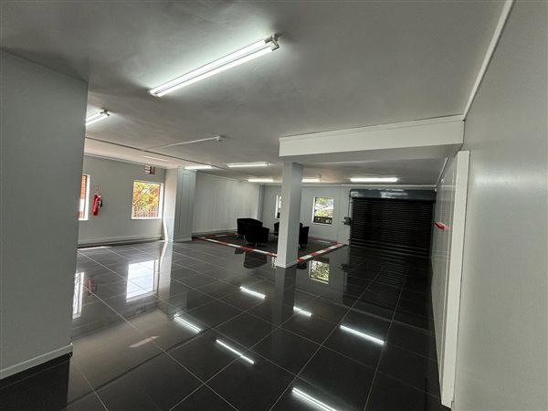 230  m² Commercial space in Illovo