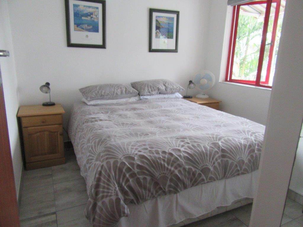 2 Bed Apartment in Scottburgh Central photo number 8