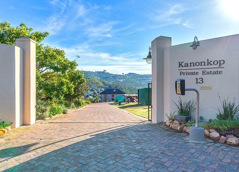 831 m² Land available in Kanonkop photo number 1