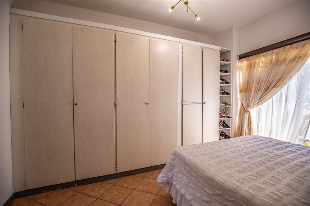 2 Bed Apartment in Mooikloof Ridge photo number 21