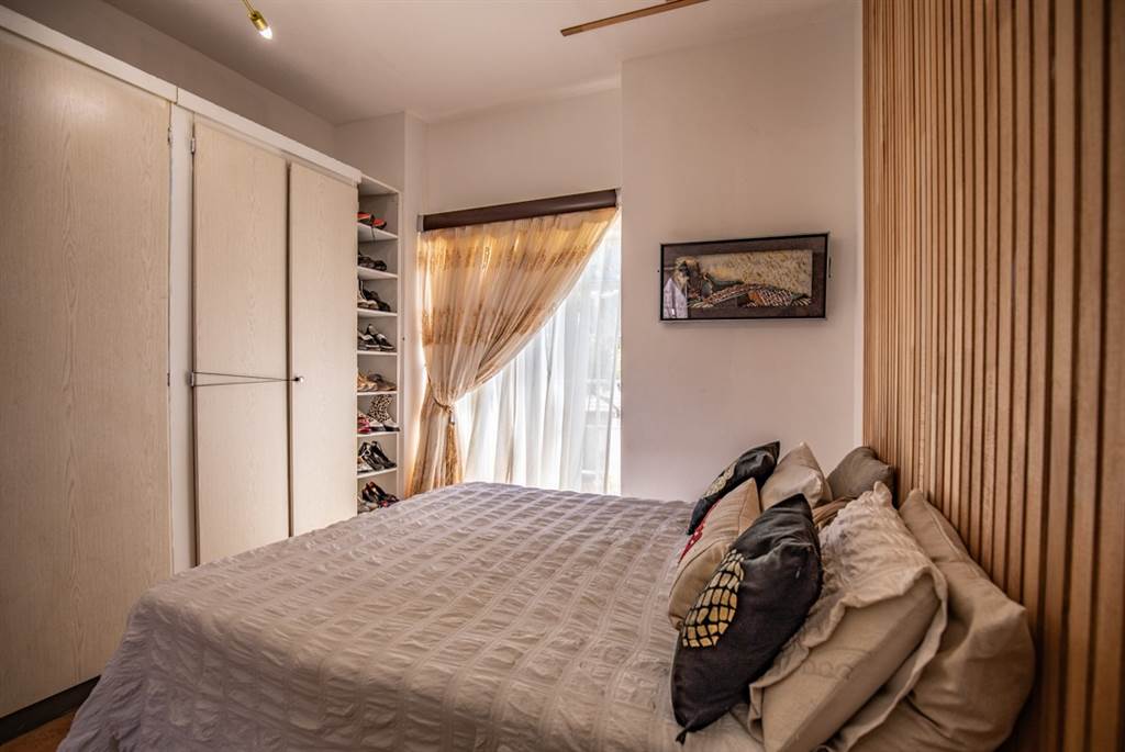 2 Bed Apartment in Mooikloof Ridge photo number 17