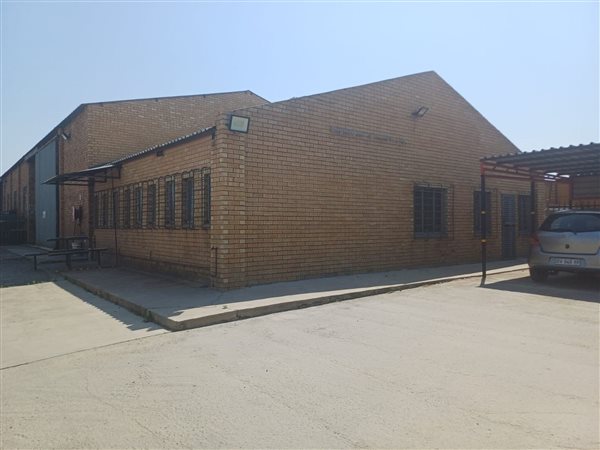 574  m² Industrial space