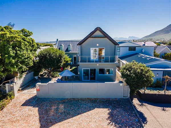 6 Bedroom House 6 Bedroom House