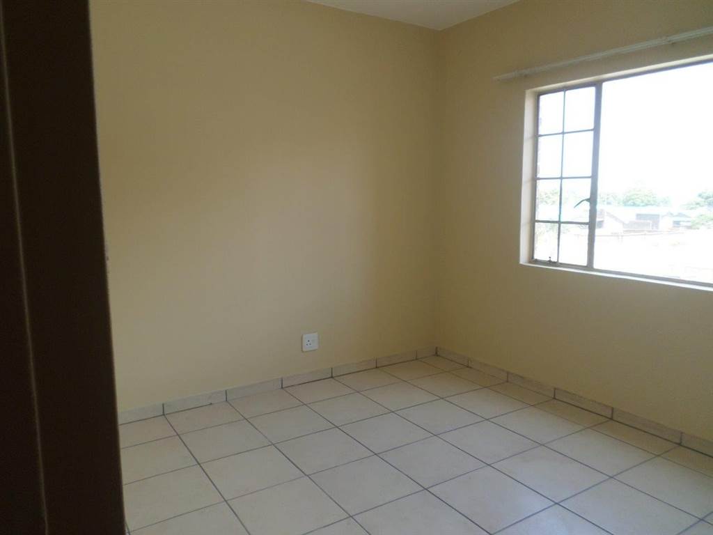 2 Bed Apartment in Elspark photo number 16