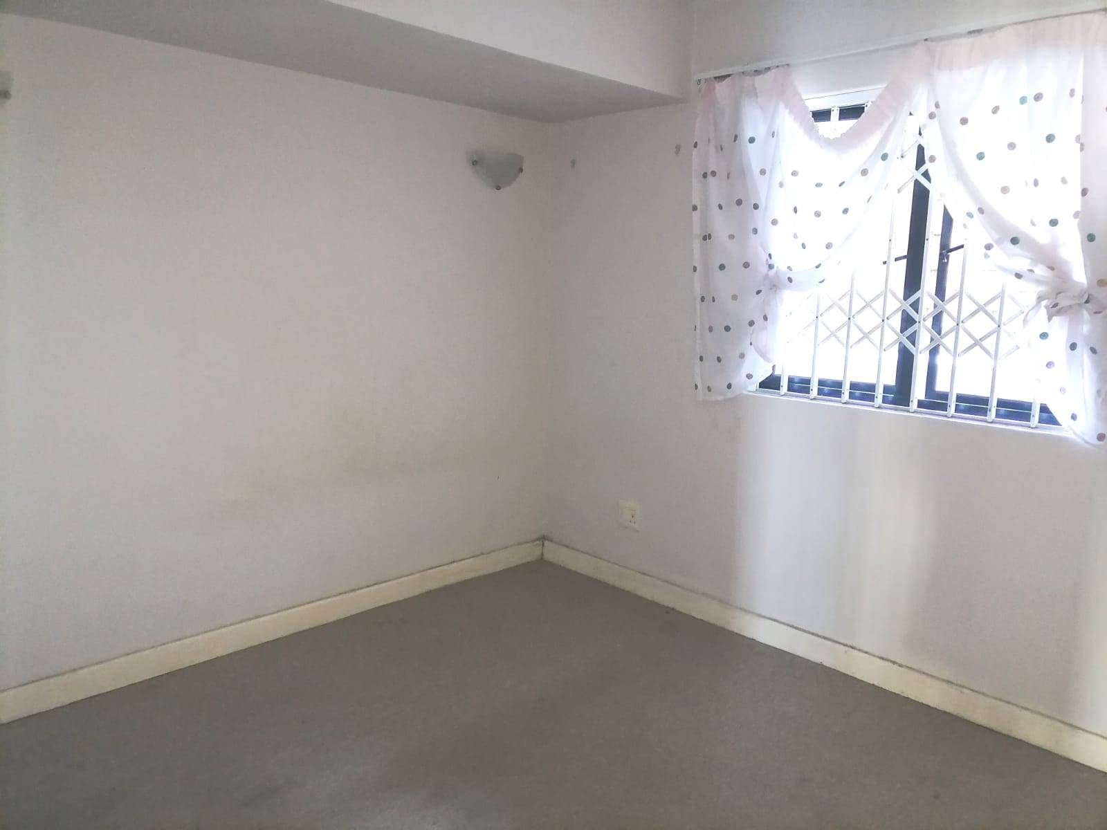 2 Bed Flat in Morningside photo number 12