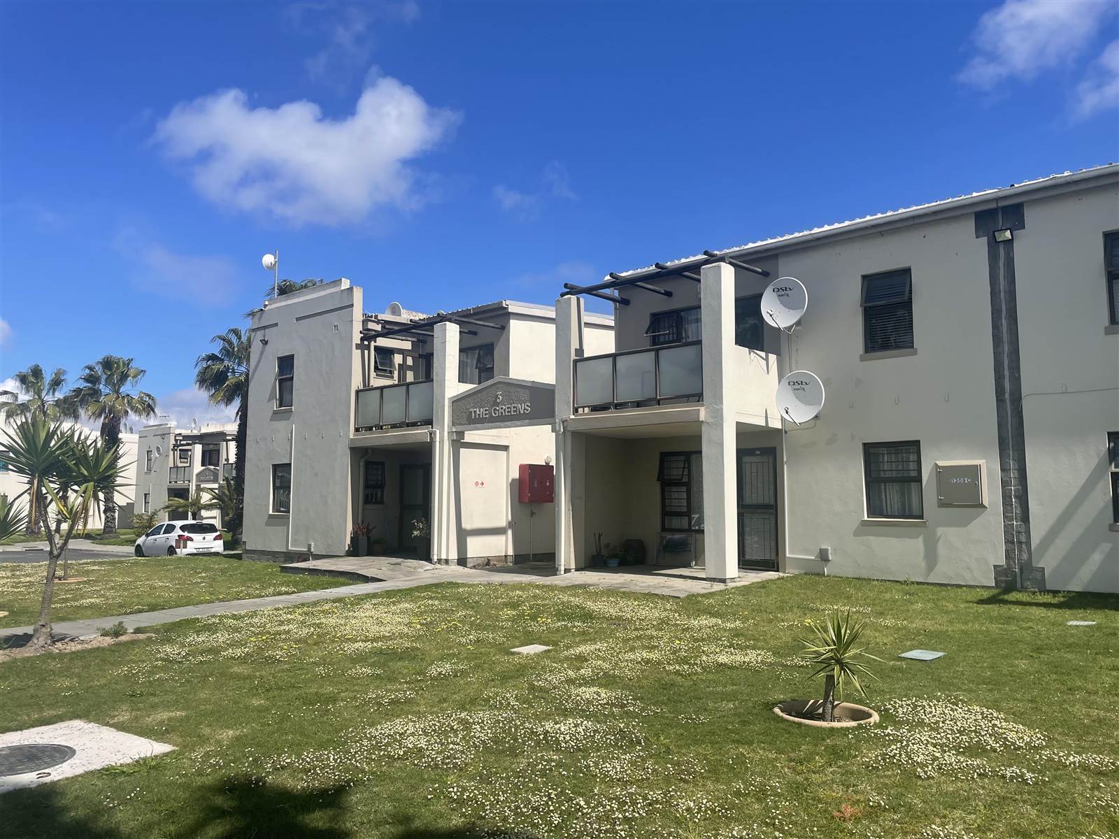 2 Bed Apartment in Parow photo number 1