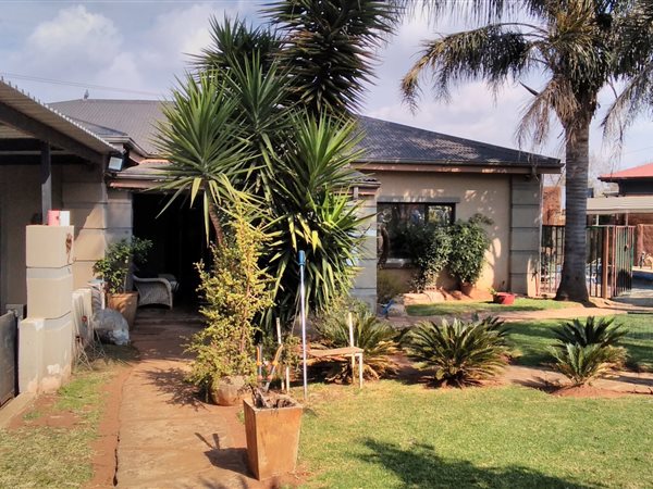 4 Bedroom House 4 Bedroom House