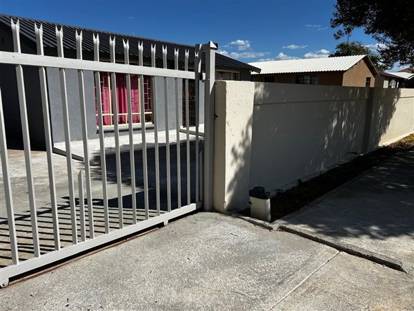 2 Bedroom House 2 Bedroom House