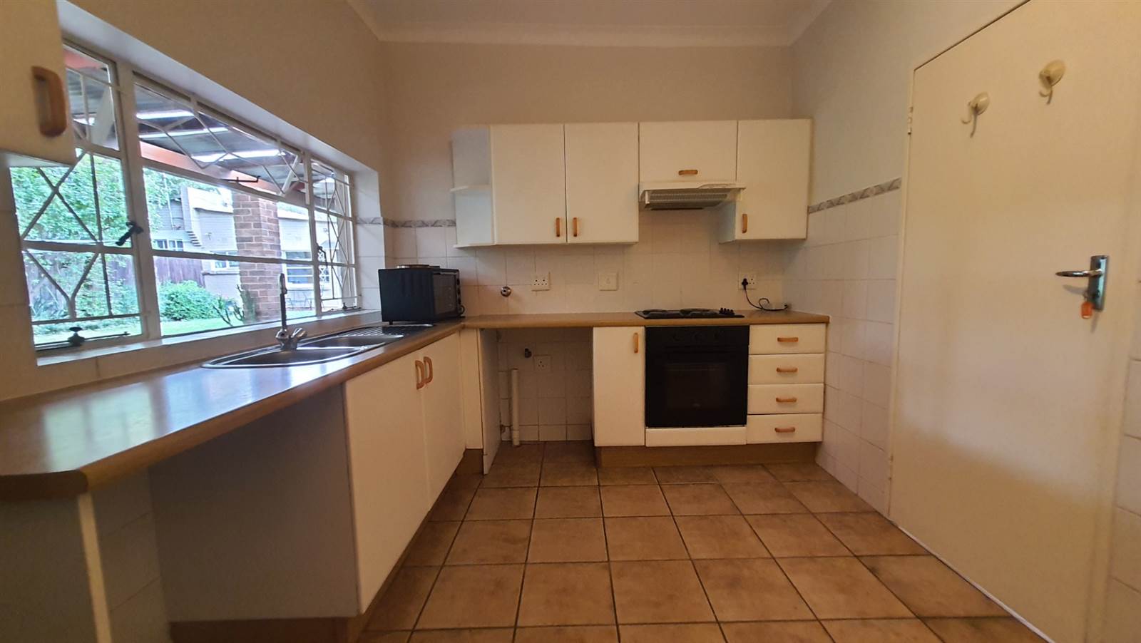 3 Bed House in Modderfontein photo number 6