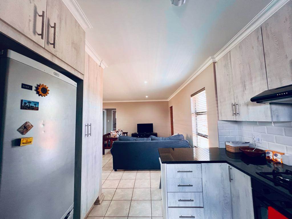 3 Bed Townhouse in Spitskop photo number 8