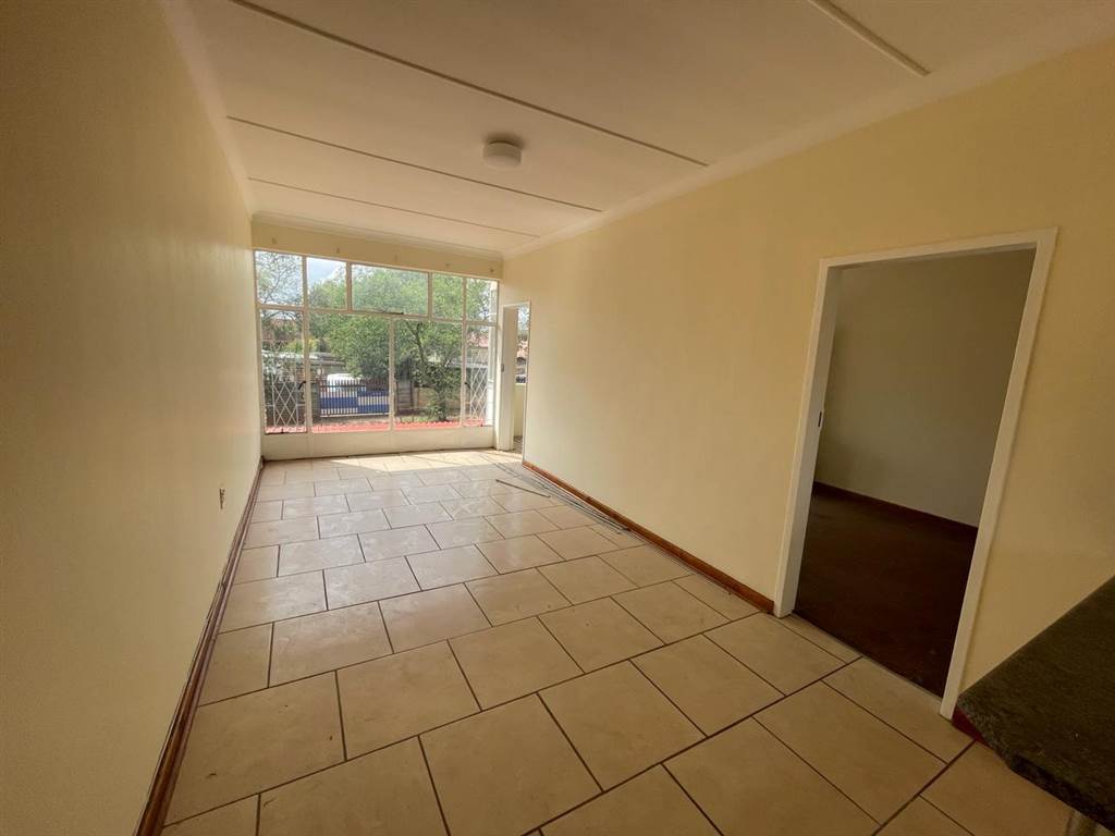 2 Bed Apartment in Brakpan Central photo number 8