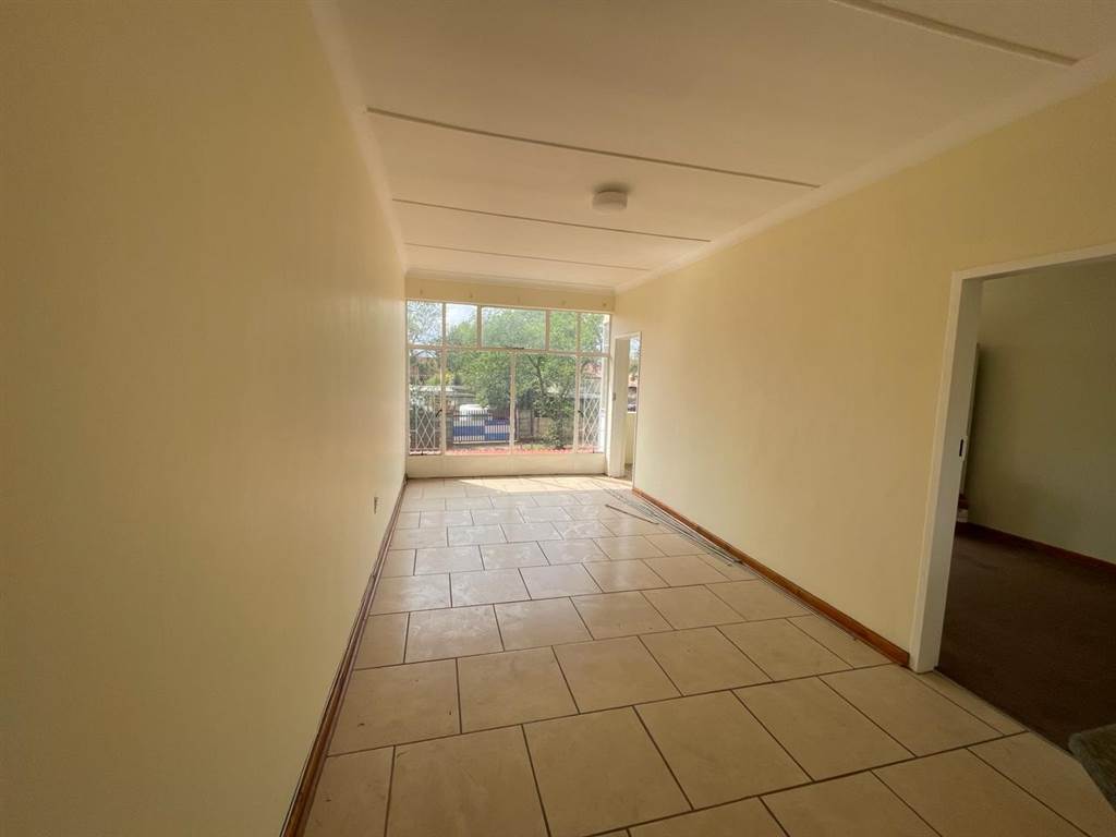 2 Bed Apartment in Brakpan Central photo number 4
